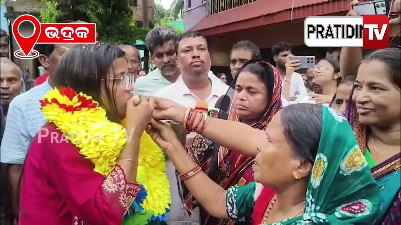 ଗାଁ ର ପ୍ରଥମ ଓଏଏସ ସ୍ଵାତୀ ଦୀପା ରାଉତ,ବାଜା ଓ ବାଣ ବଜେଇ କଲେ ସ୍ୱାଗତ ! first OAS, Swati Deepa Raut,Bhadrak