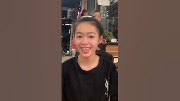 The girl of the Nung ethnic group can speak three Vietnamese languages