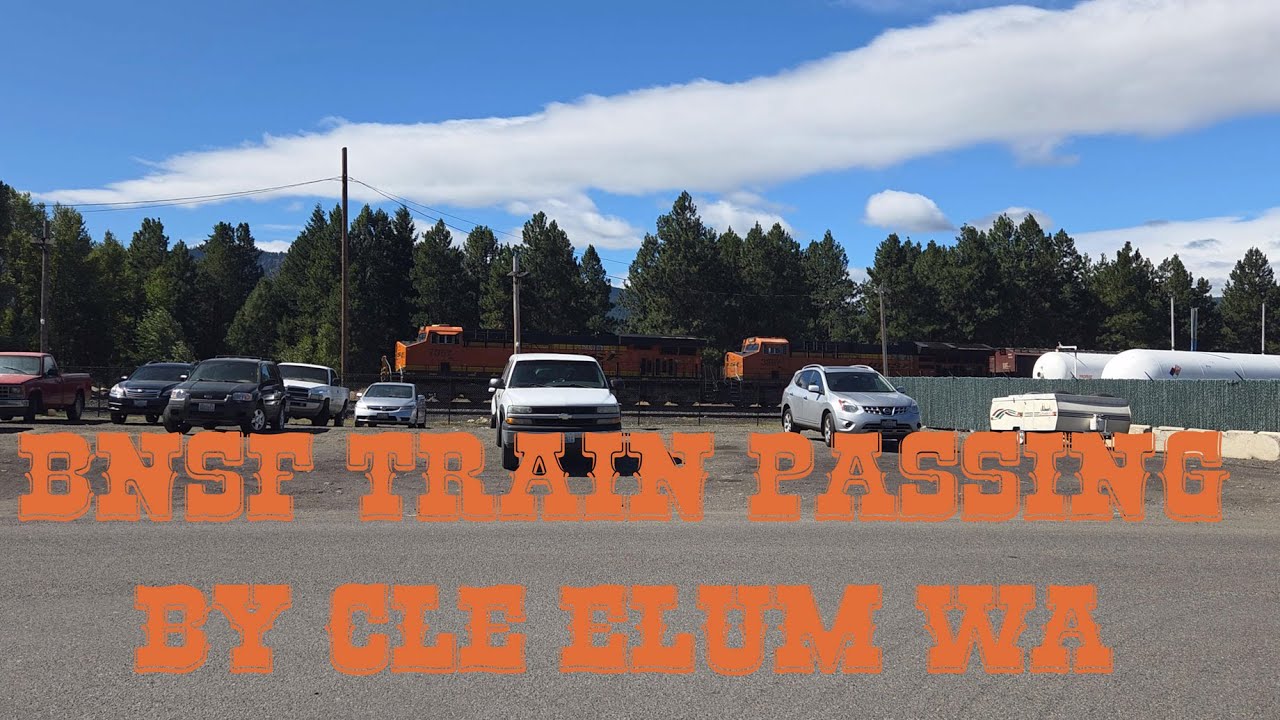 BNSF train passing by Cle Elum WA wfp