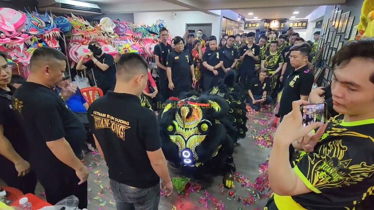 Xuan Long 2023 慶祝玄天上帝寶誕兼拜師儀式 - Lion Dance Eye Dotting for Binh Duong Xuan Long