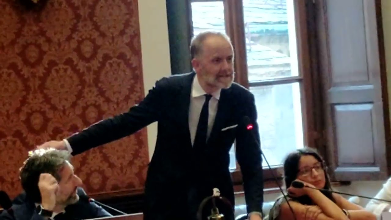 COMO, CONSIGLIO COMUNALE: TONI ACCESI TRA IL SINDACO RAPINESE E L'OPPOSIZIONE, PRESA DIRETTA