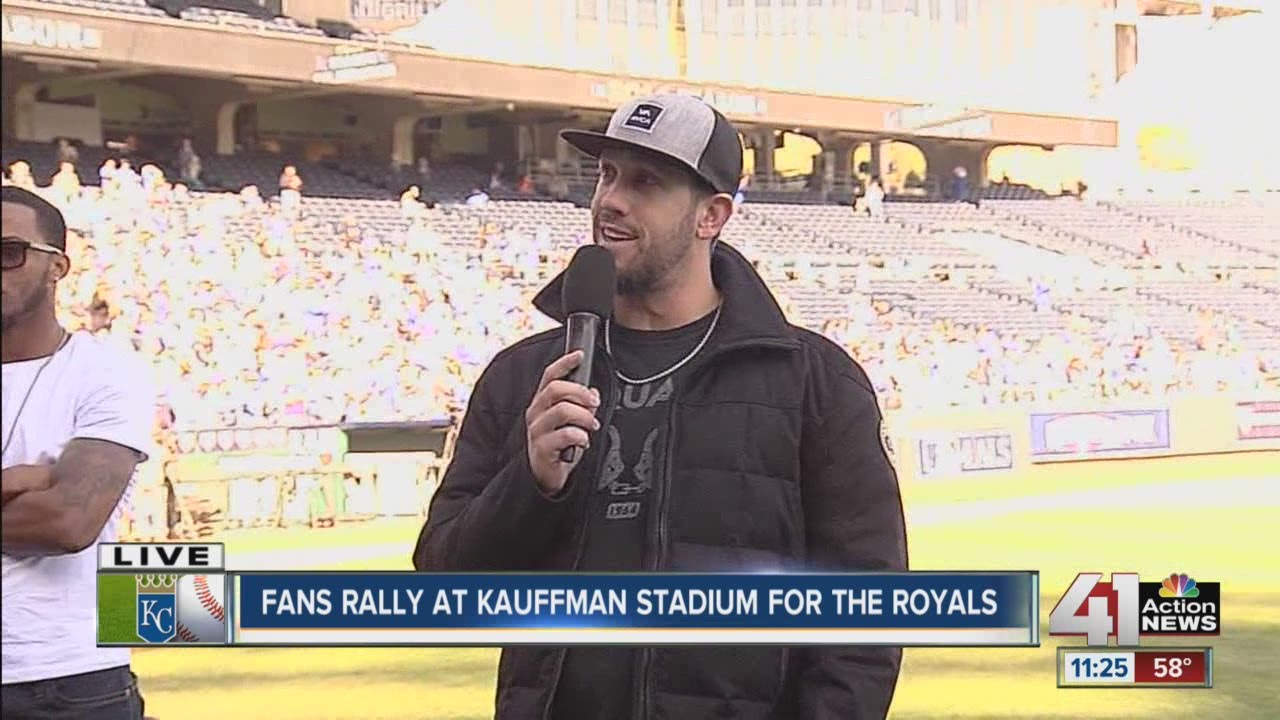 Pitcher James Shields speaks to fans
