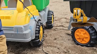 Sandy Surprise: Finding Hidden Toy Cars!#ToyCarHunt #HotWheelsAdventure #BuriedTreasure #DiecastCars