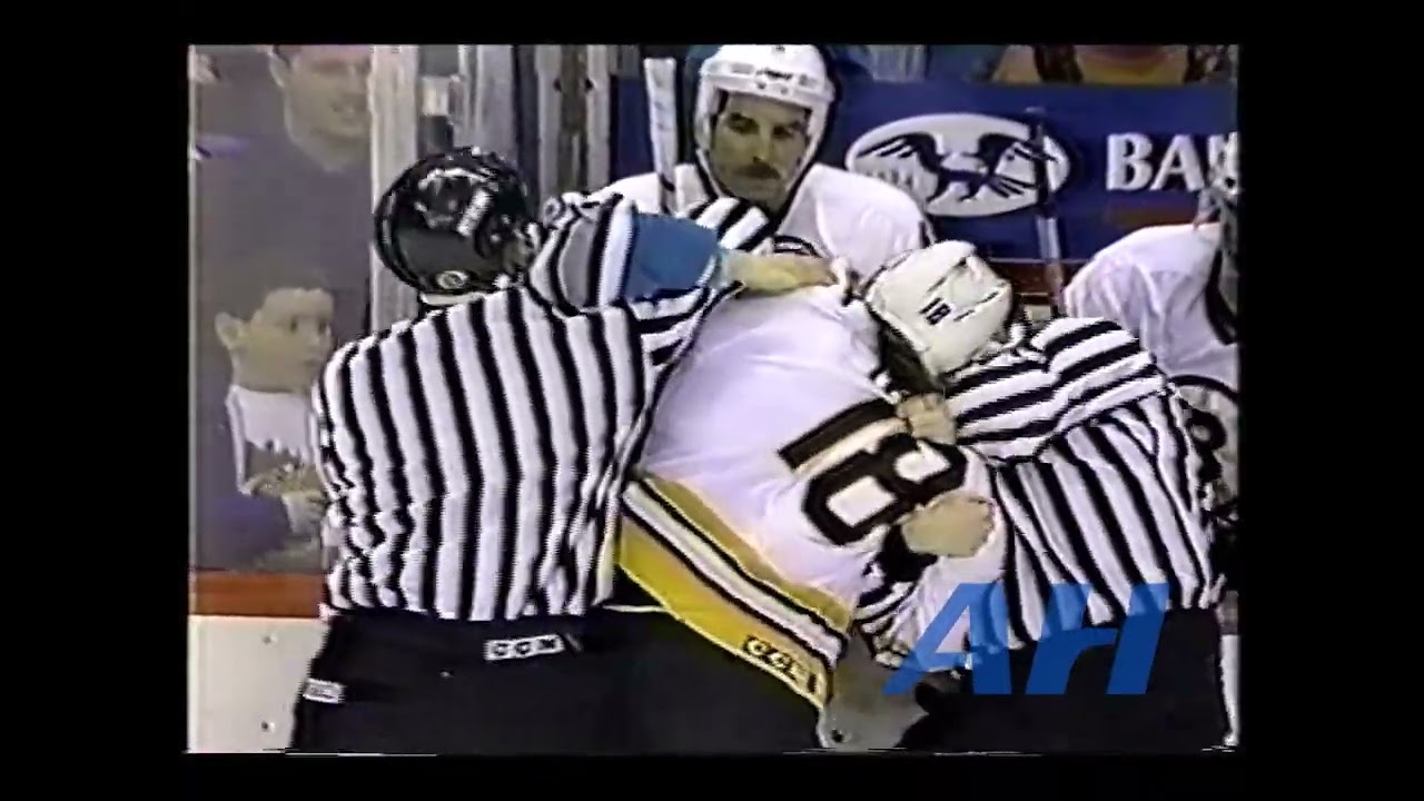 NHL Nov. 18, 1993 Brent Hughes,BOS v Jeff Odgers,SJ Boston Bruins San Jose Sharks