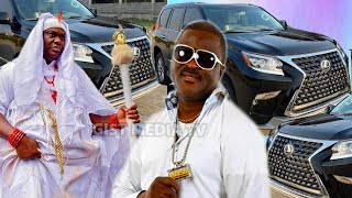 SEE THE CAR OONI OF IFE GIFTS ALH ABASS AKANDE OBESERE AS AJOBIEWE PRAISES HIM