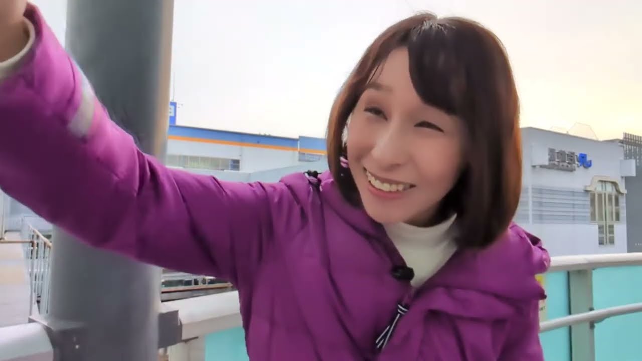 朝の駅立ち@尼崎駅 2026/02/20 長谷川ういこ