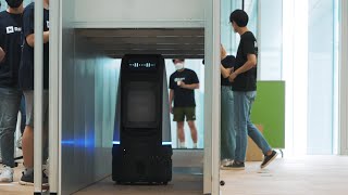 5G Meets Robot - 네이버 제2사옥의 5G 로봇 실험
로봇과 5G가 만나면 어떤 일이 가능할까요?
로봇을 위한 대규모 5G 실험을 본격화하기 위해, 앞서 네이버랩스 오피스에 허가되었던 5G 실험국을 네이버 제2사옥으로 이전 허가받았습니다. 향후 네이버 제2사옥 준공 완료 후 실험국 검사와 승인이 완료되면, 머지않아 네이버 제2사옥은 5G 특화망과 클라우드 기반의 로봇이 돌아다니며 서비스를 제공하는 스마트 빌딩의 첫 번째 레퍼런스가 될 것입니다.
#네이버랩스 #5G브레인리스로봇 #로컬5G 5G Meets Robot - 네이버 제2사옥의 5G 로봇 실험