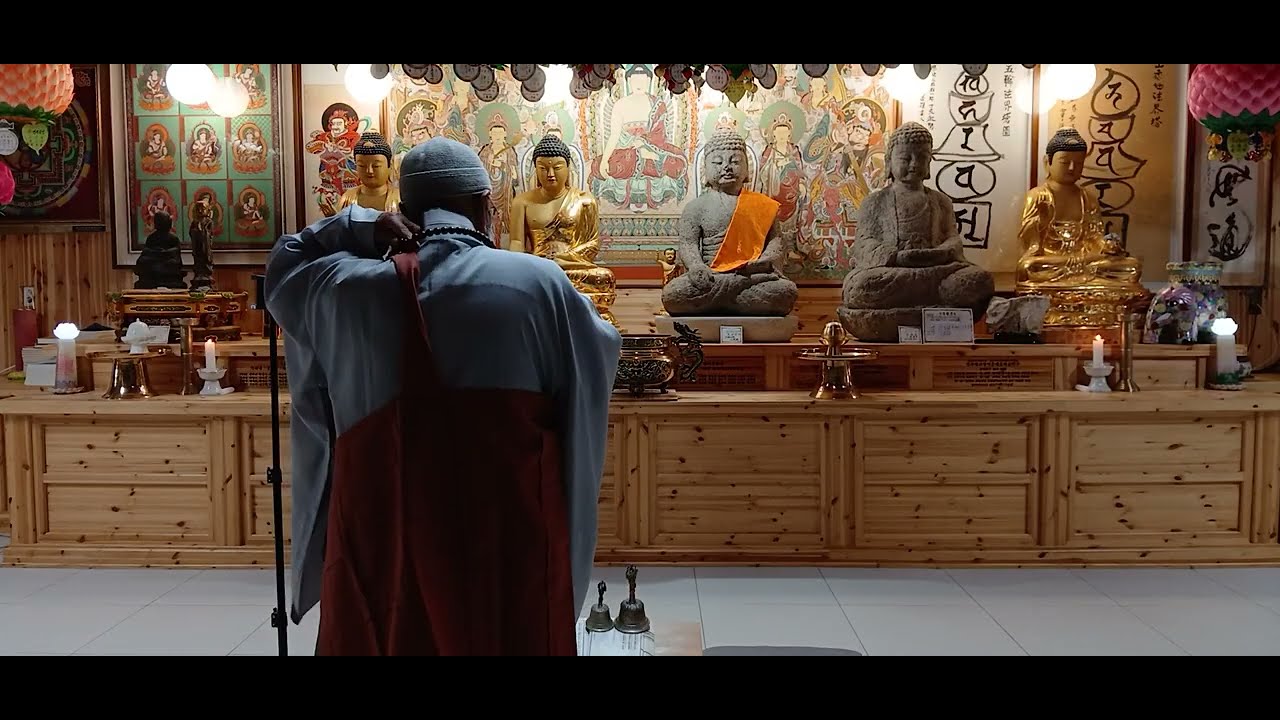 츰부다라니呪力 769회(禪門亥時誦呪)/ 구름은 움직였으나 하늘은 그대로요/ 배는 떠나가나 산이 움직인 것이 아니다/ 본래 한 물건도 없다는데/ 어느곳에 기쁘고 슬플 것이 있겠는가