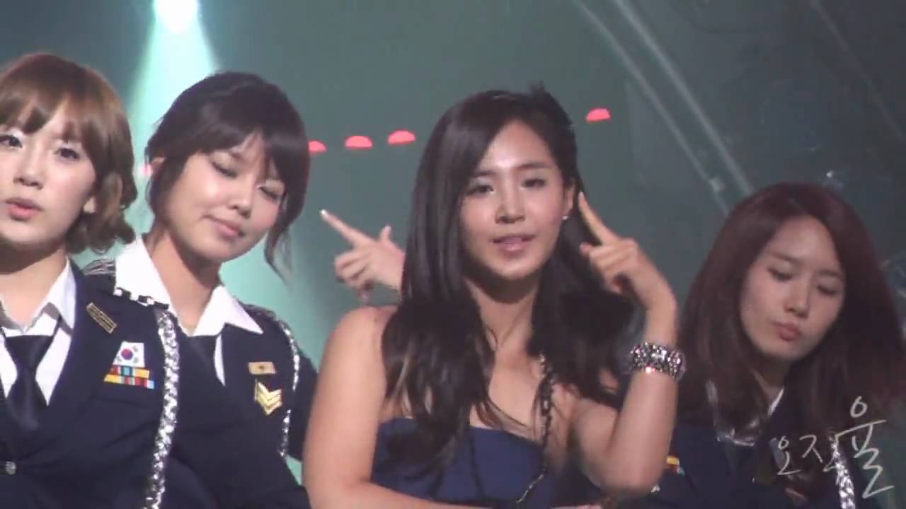 [Fancam] 091226 Yuri SNSD - Rehearsal@MC