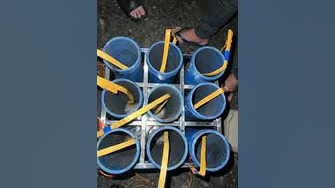 CS 3"9 shots Display shell with tail demo. (财神烟花3寸9发礼花弹带尾效果)