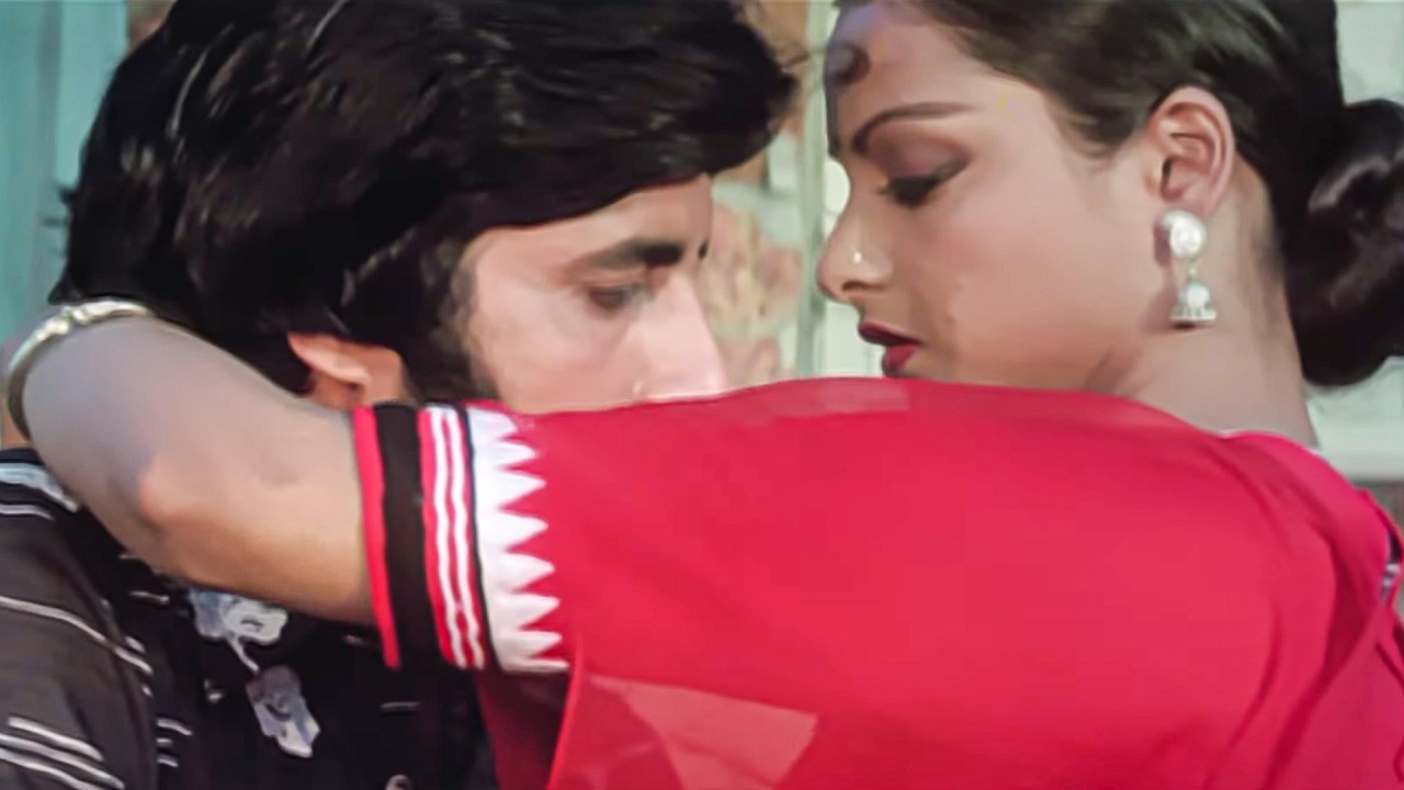 Ram Balram  (Arabic Dubbed Movies) - شاهدوا المشهد الرائع بين أميتاب باتشان وريكا - Romantic Scene