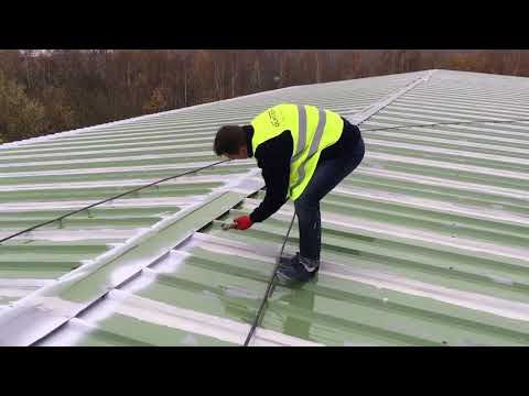 Wideo: Pokrycie Dachowe Do Tektury Falistej Na Dachu: Czy Można Położyć Blachę Falistą Na Pokryciu Dachowym Bez Skrzyni? Jak Się Układać?