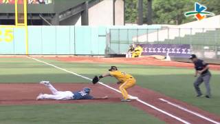 20130721 CPBL 猿 VS 象 1上 林智平啟動過早被牽制出局