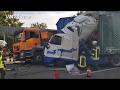 09.10.2018 - VN24 - Riesen Glück - Container landet bei Unfall auf A1 mitten im Führerhaus