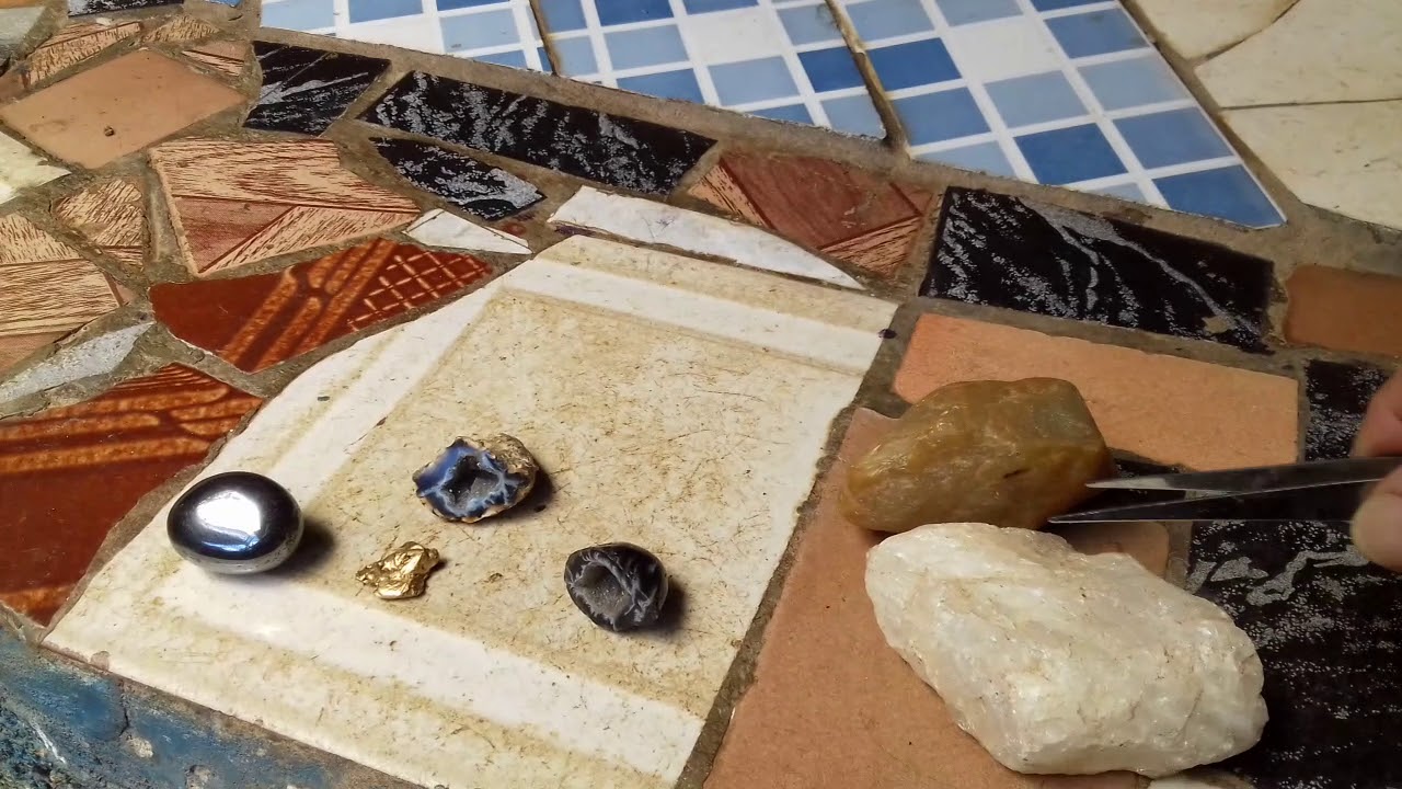 QUE PEDRAS SÃO ESSAS ?(GOSTARIA DE SABER? ).  YouTube