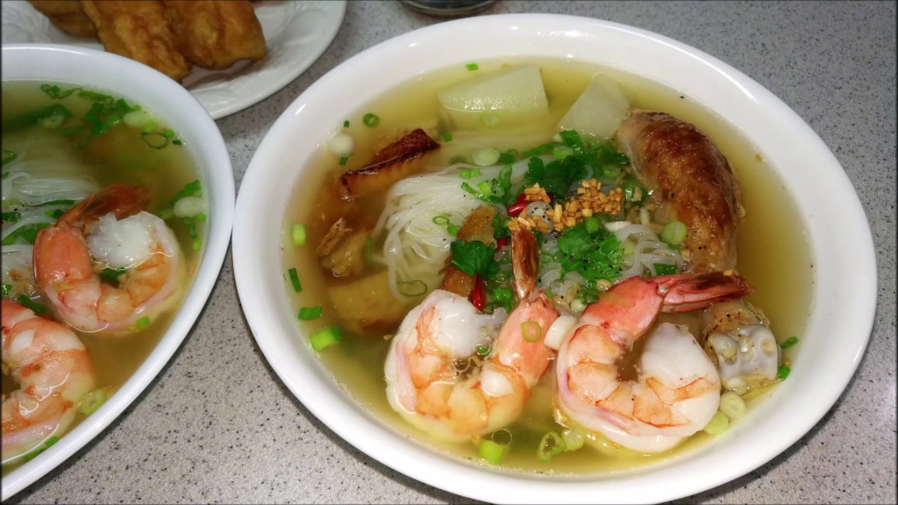 Hủ Tiếu Nấu Từ Con Gà Nướng Của Costco hay Sam's