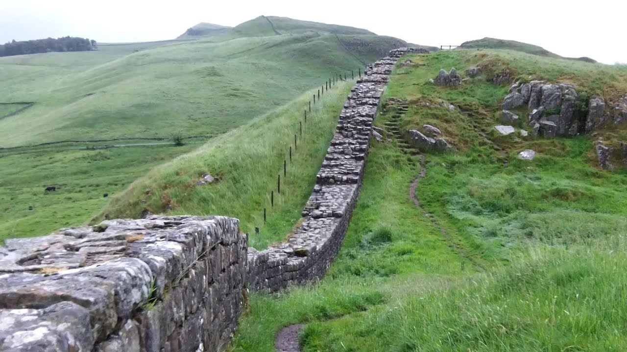 hadrian-s-wall-walking-tour-roman-forts-exploring-vindolanda