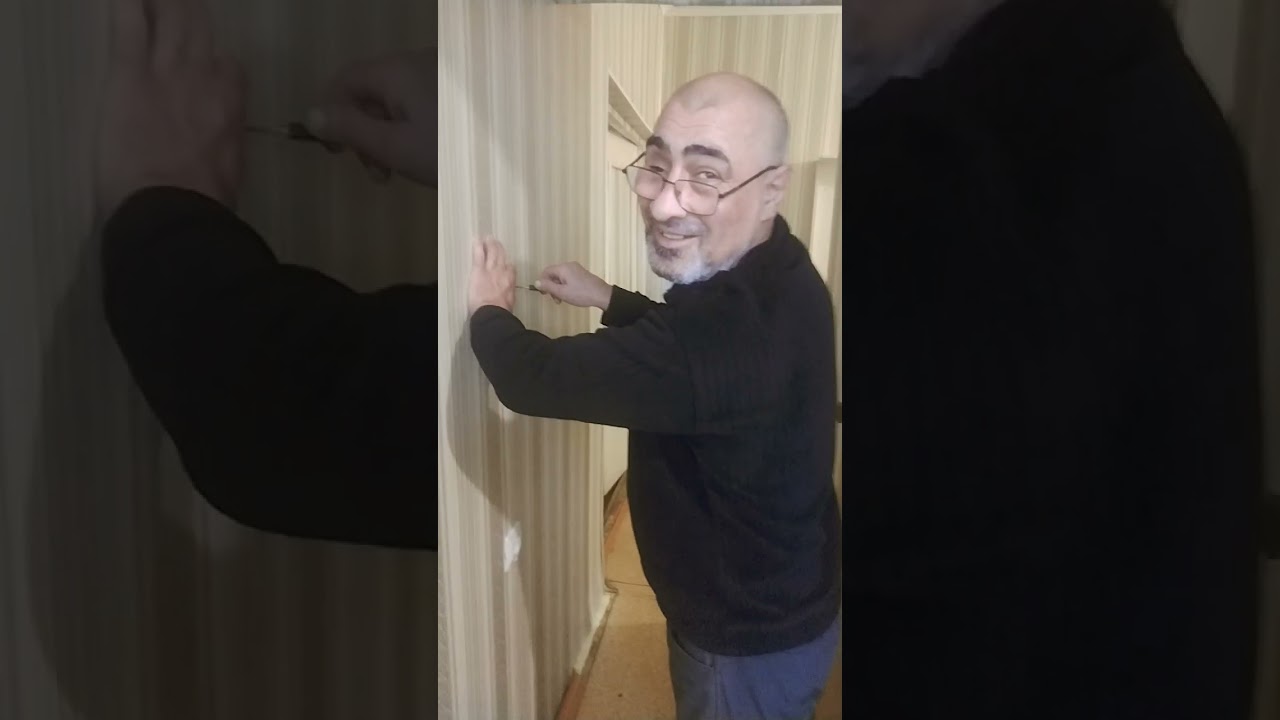 ПРОДОЛЖЕНИЕ РЕМОНТА У МАМОЧКИ💪/МЕНЯЕМ ЭЛЕКТРИКУ🙏