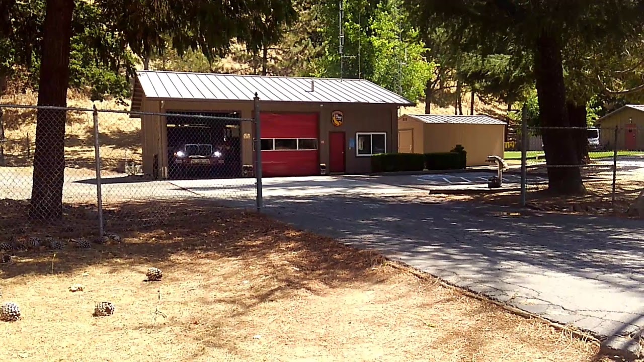 Cal Fire Engine 1676 Responding - YouTube