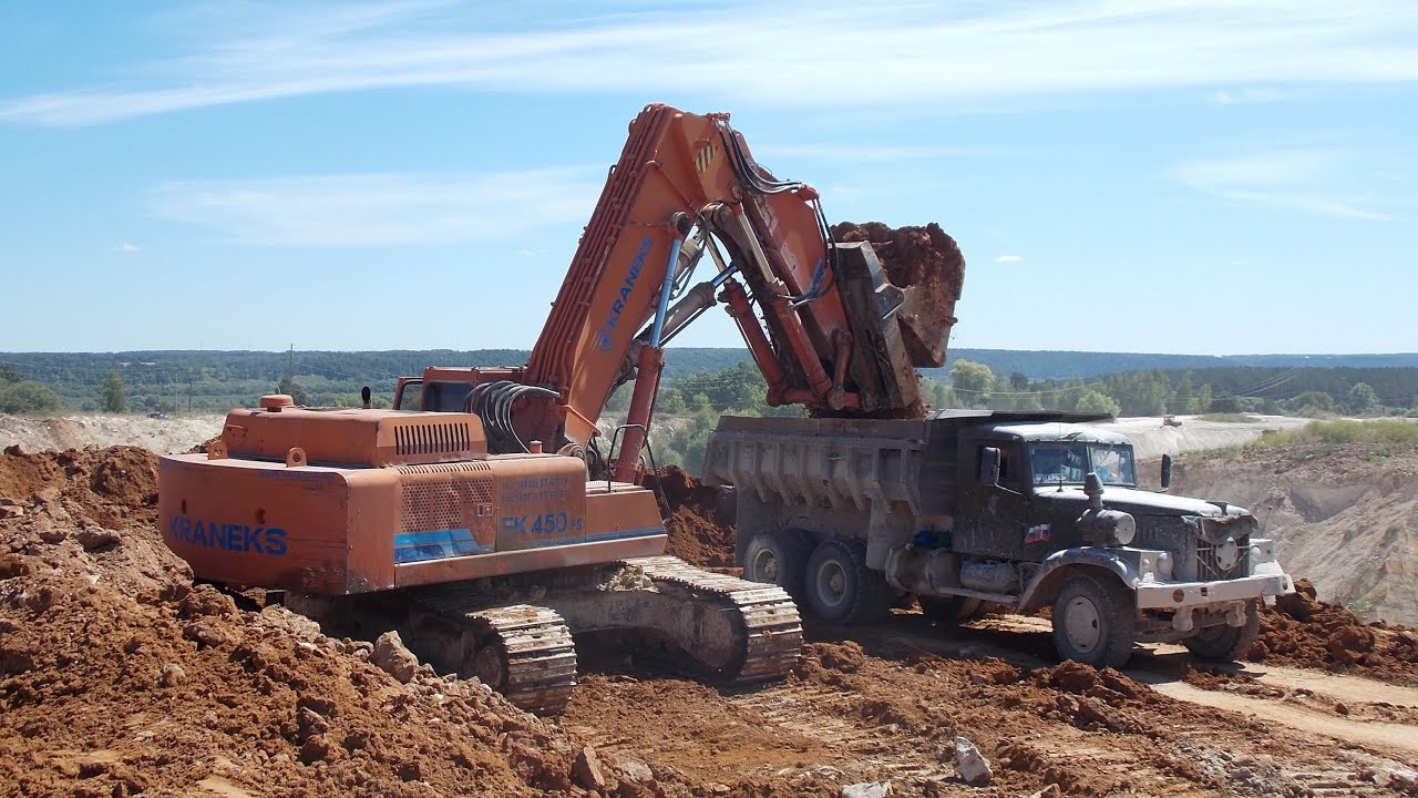 Kraneks EK 450 FS loading Kraz trucks part 1