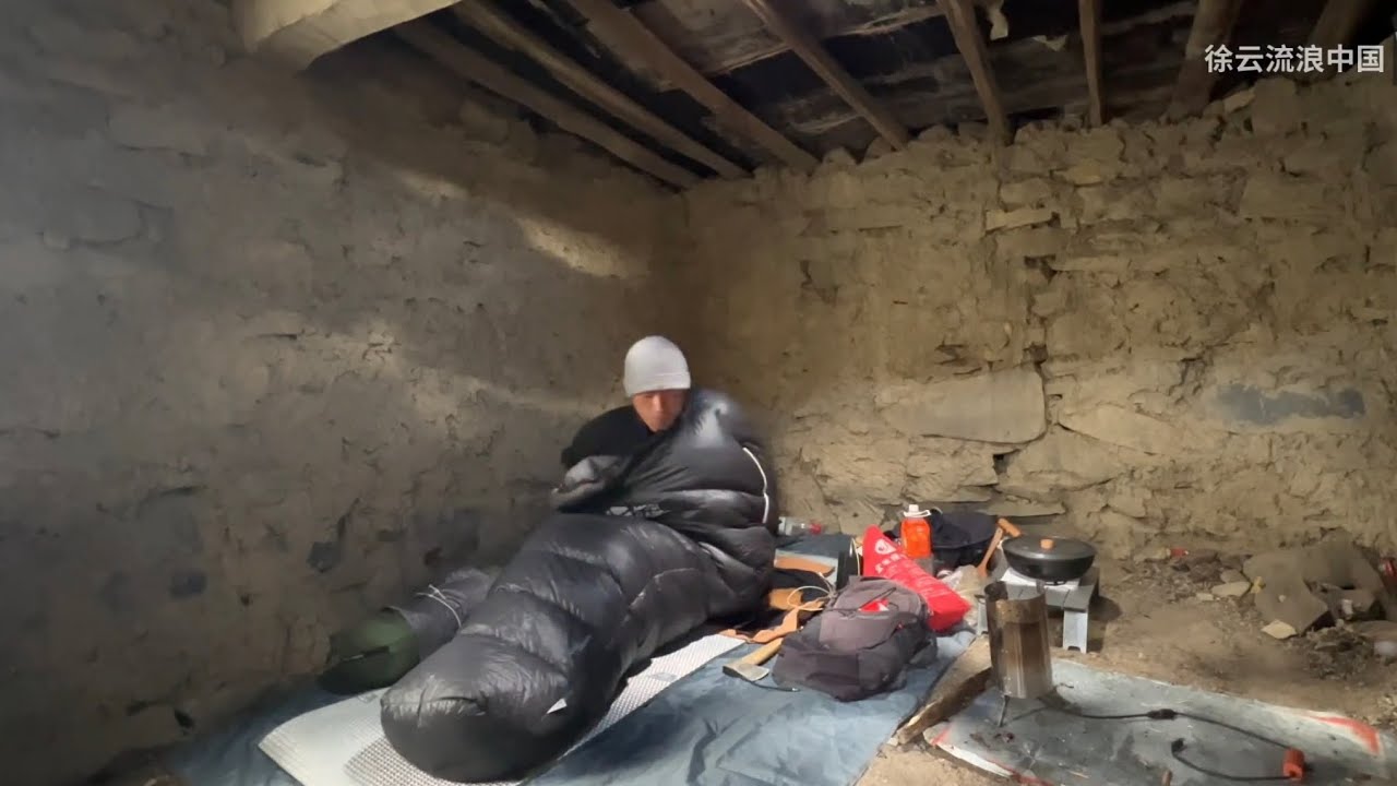 骑行阿里中线，无人区里找到一个废弃石头房，扎营住下烧火做一道家乡美食