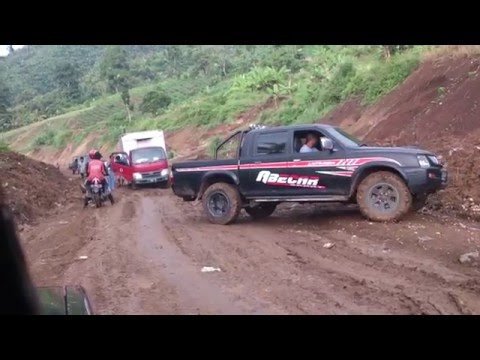 mitsubishi-strada-l200-4x4-narik-toyota-dyna-110ft-di-jls-tulungagung