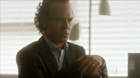 The Flash 4x07 Barry finds camera on Samuroid´s head breaks in DeVoe´s house