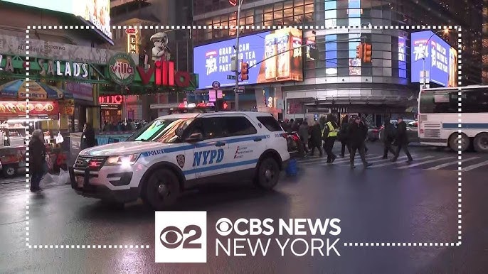 17 Year Old Stabbed In Times Square Multiple People In Custody