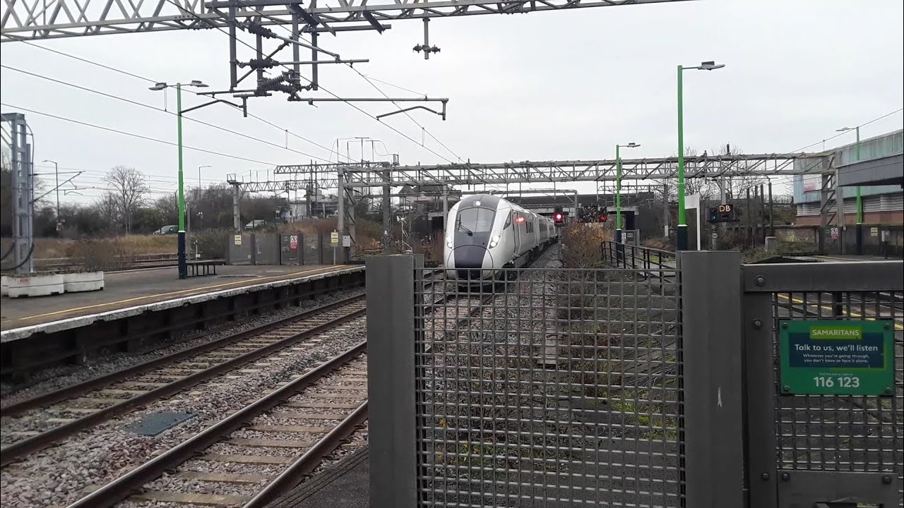 Trains at Nuneaton. WCML/XCR. 15/12/2023.