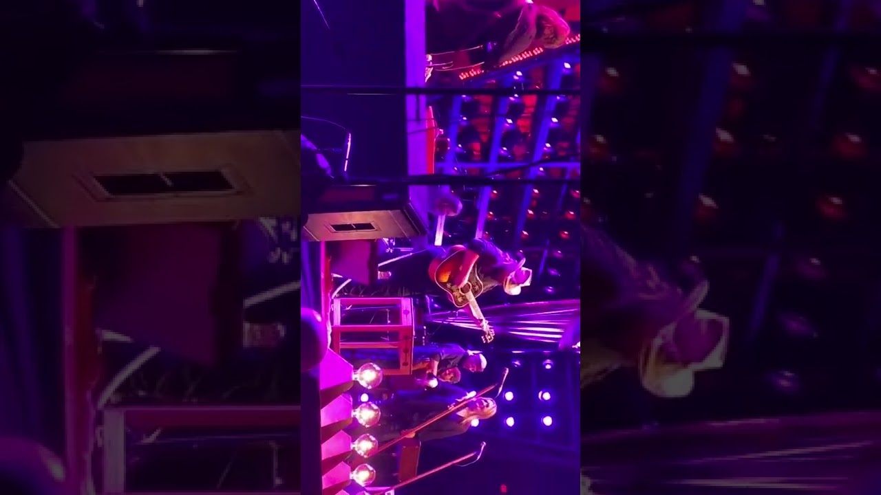 Cover Chris Stapleton-Broken Halos-Charleston, WV 7-9-22 @ChrisStapletonVEVO @chrisstapleton