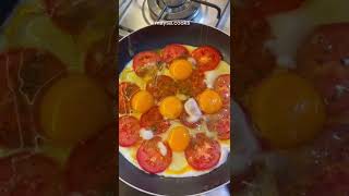 بيض عيون 👀 بطريقة خرااااافية🥚🍅🫒وسريعة ومذاق رائع لفطور صباحي #explore#egg