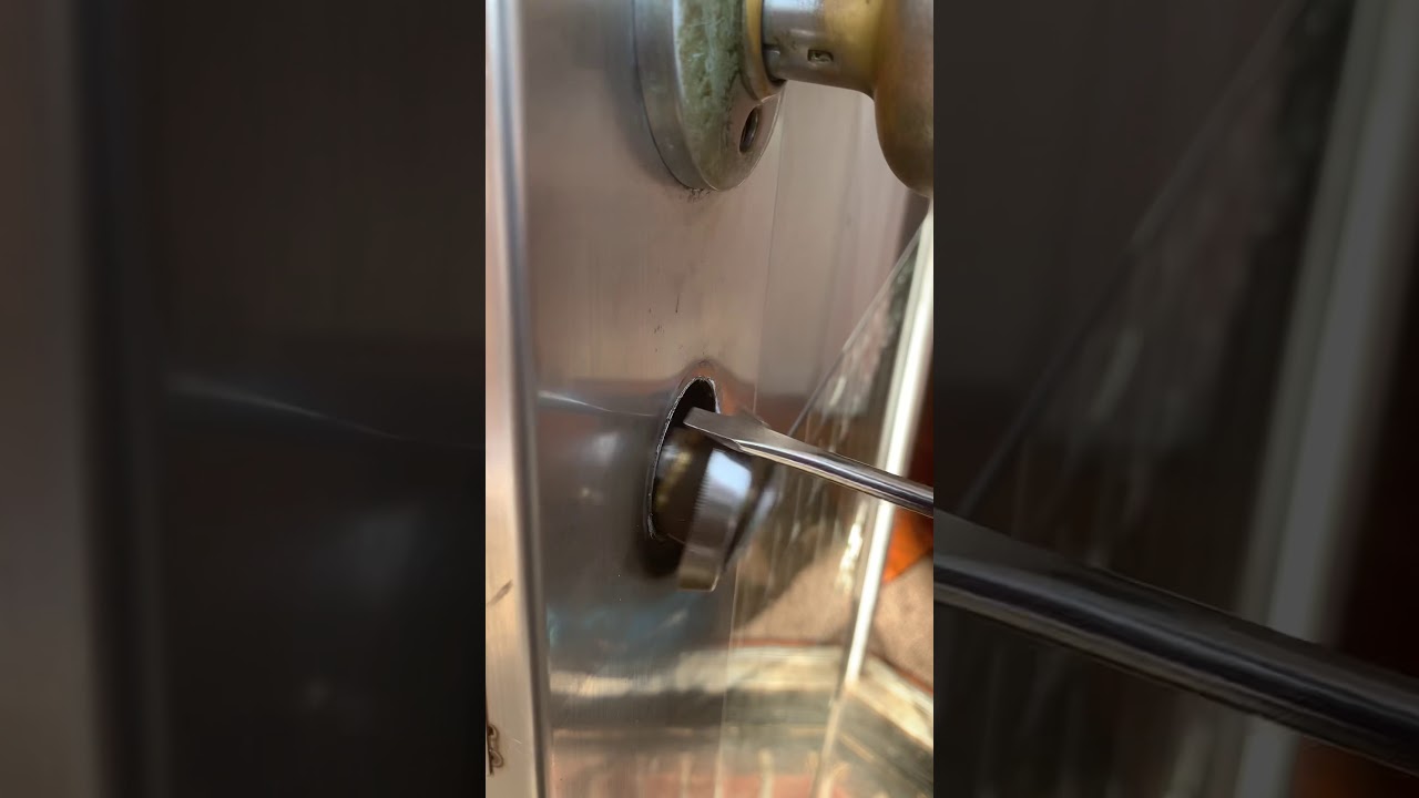 DOOR LOCK CHANGE SERVICE CALL! (718) 404 - 9092 PORT WASHINGTON NY LOCKSMITH 24 NYC INC AFFORDABLE