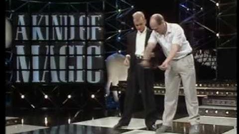 Wayne Dobson - Invisible deck Routine