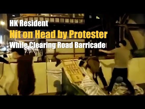 HK resident hit on head by protester while clearing road barricade | 香港市民清路障被暴徒襲擊頭部