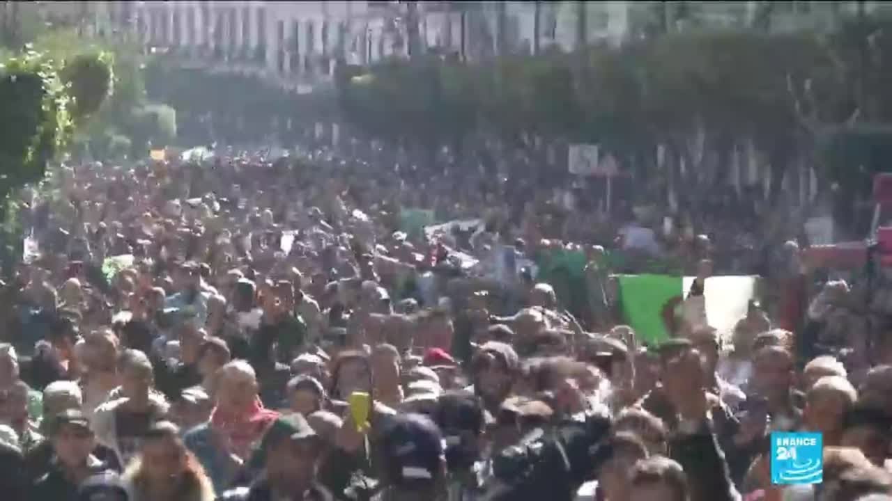 Algeria: Protests continue as election kicks off