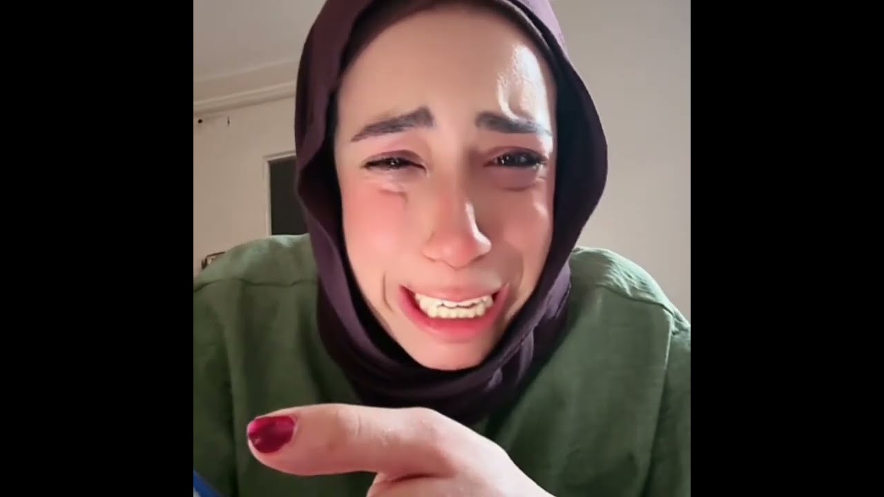 إنهيار علياء عايزه حد بيعرف في السوشيال ميديا يرجع لها الاكونت #علياء_قمرون  