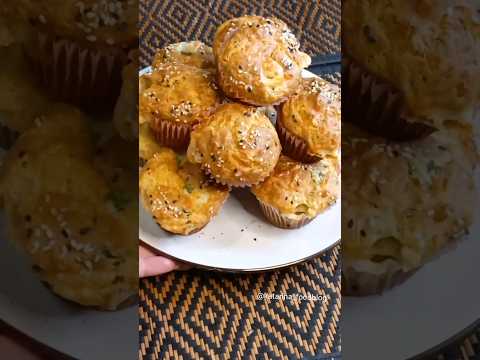 Сырные мафины с чесноком и зеленью. Простой и сытный завтрак или перекус для всех