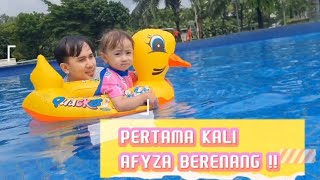 PERTAMA KALI AFYZA DI AJAK RENANG !! | Kolam Renang Anak - [ AFYZA GHANIYA ]