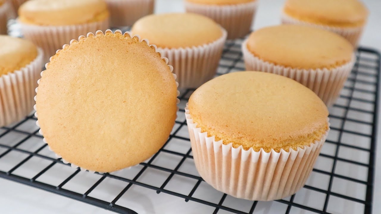 Perfect without Crack! If you have Condensed Milk, It's amazing to make Cupcakes! Easy & De
