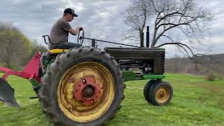 1949 John Deere b Plowing! #johndeereclassic #antiquetractors #tractor #plowing