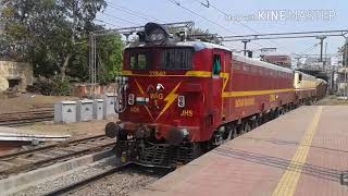 Celebrity Long Haul "Python", the longest train in India about 1.5 km long skipping Kashi Wealth