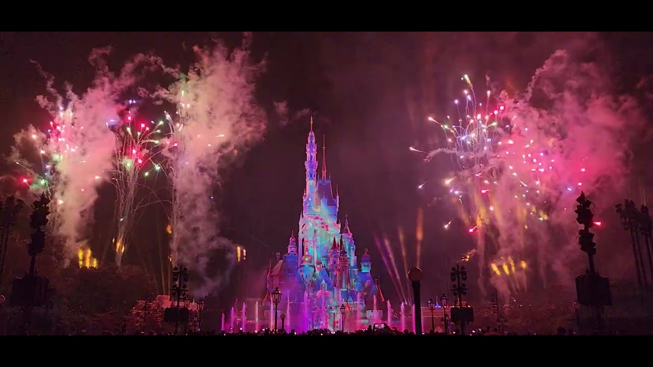 Hong Kong Disneyland Musical Fireworks - YouTube