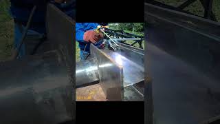 Metal welding with electrode