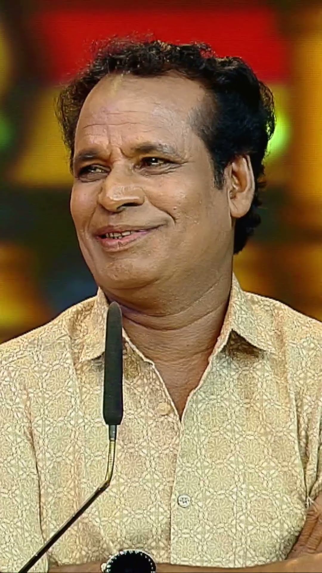 നടന്നുകൊണ്ട് എങ്ങനെ ഇരിക്കാൻ പറ്റും സാറെ..?