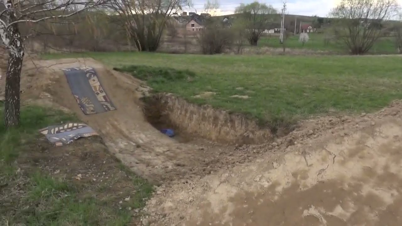 LĄDOWANIE 3 HOPY - czyli gigantyczna góra ziemi Bikeyard S2 #6- budowa przydomowych tras fr dirt mtb