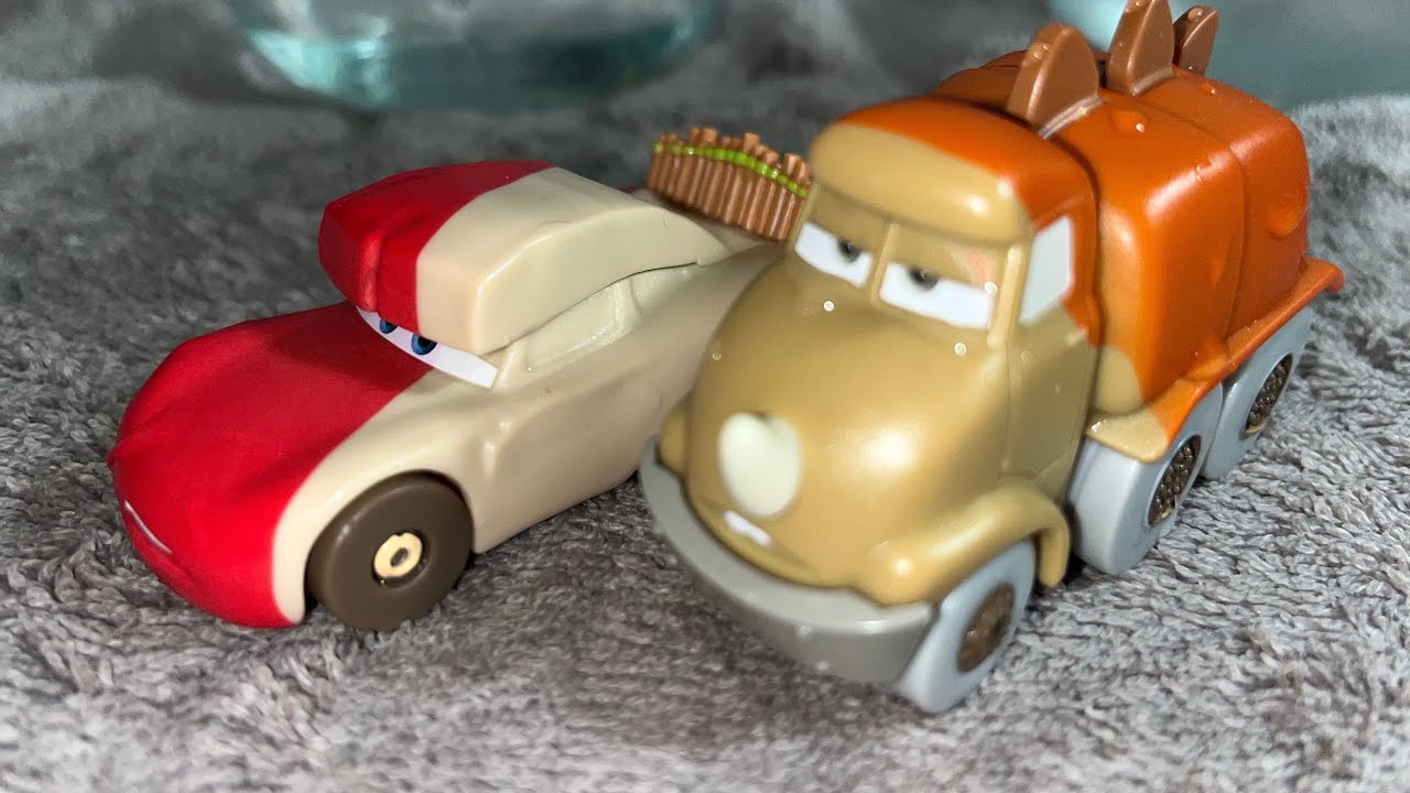 Cars On The Road Color Changers Cave McQueen, & Baby Quadratorquosaur Dino Park 2023