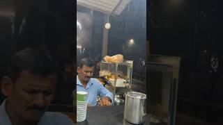 Street Vadapav shop ke samne hone lagi itni barish🙂‍↔️🙂‍↕️😅 #barish #viralshort #short #shorts