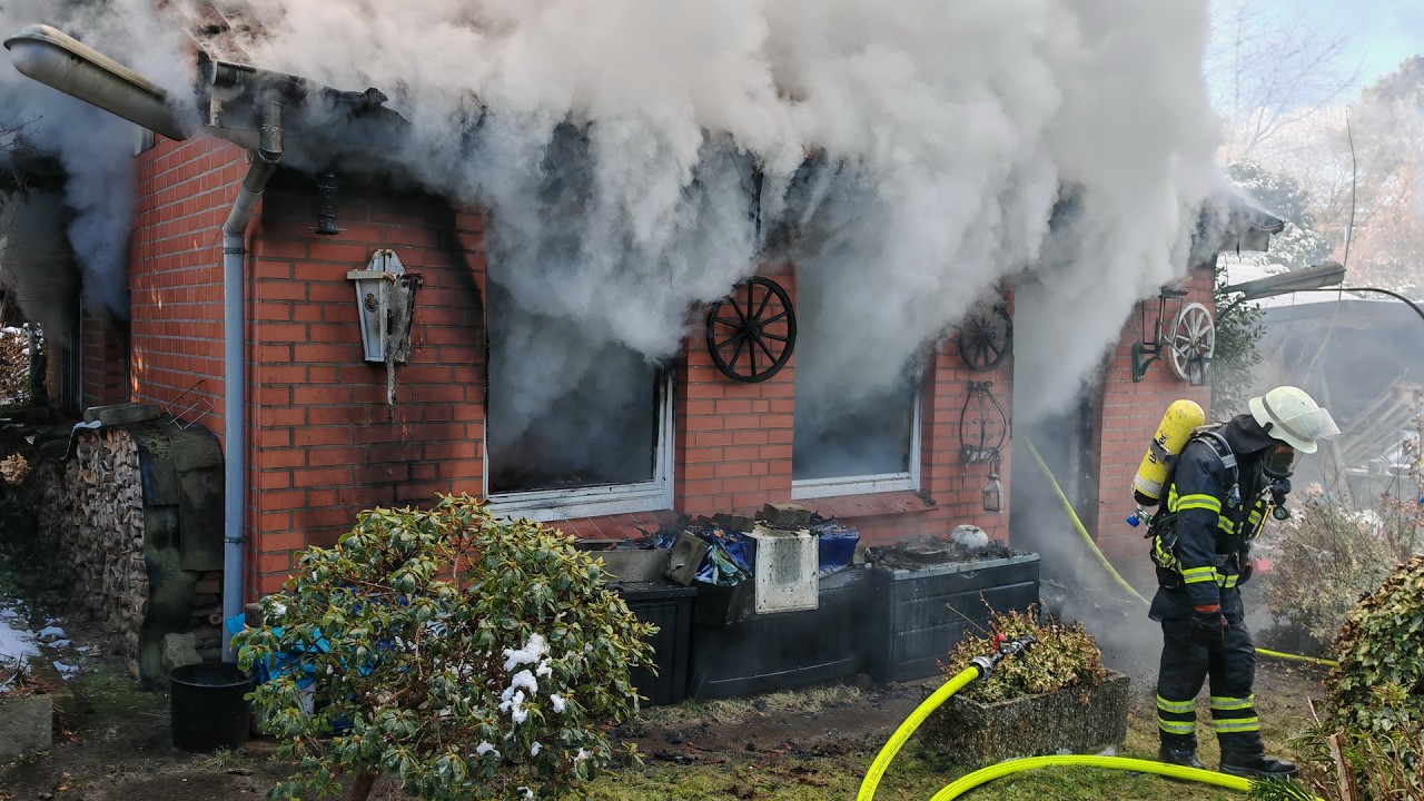 Feuer in Lohbrügge: 80-Jähriger wird bei Löschversuchen schwer verletzt