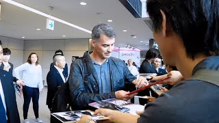 Chad Stahelski signing autographs at Narita airport(Japan)!! チャドスタエルスキ来日！成田空港 2017