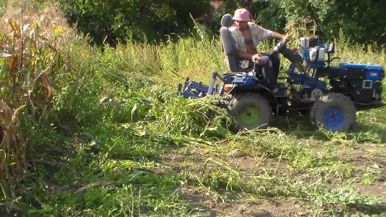 Уборка сорняков минитрактором на бахчевом участке. - YouTube